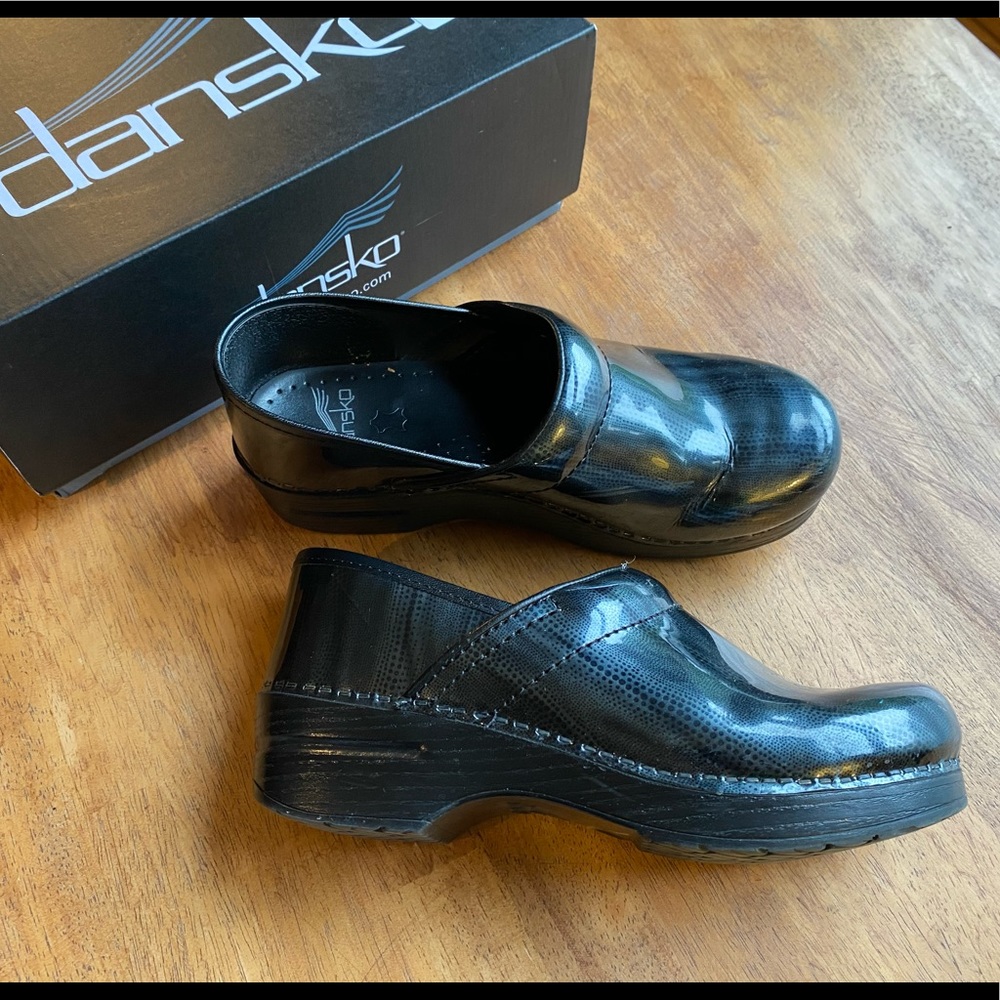 Dansko Professional Eelskin Patent Charcoal